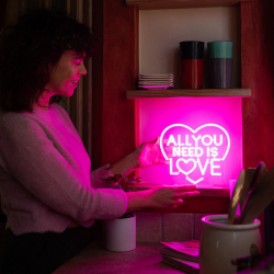 Lampe LED à Effet Néon - All You Need is Love - It’s a Sign- Legami