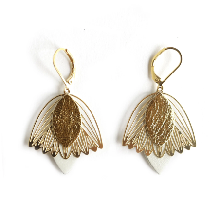 Boucles d'oreilles Fleur de Muguet -Cuir Doré, Blanc -Chenoha Studio - Achat en ligne - Jaines